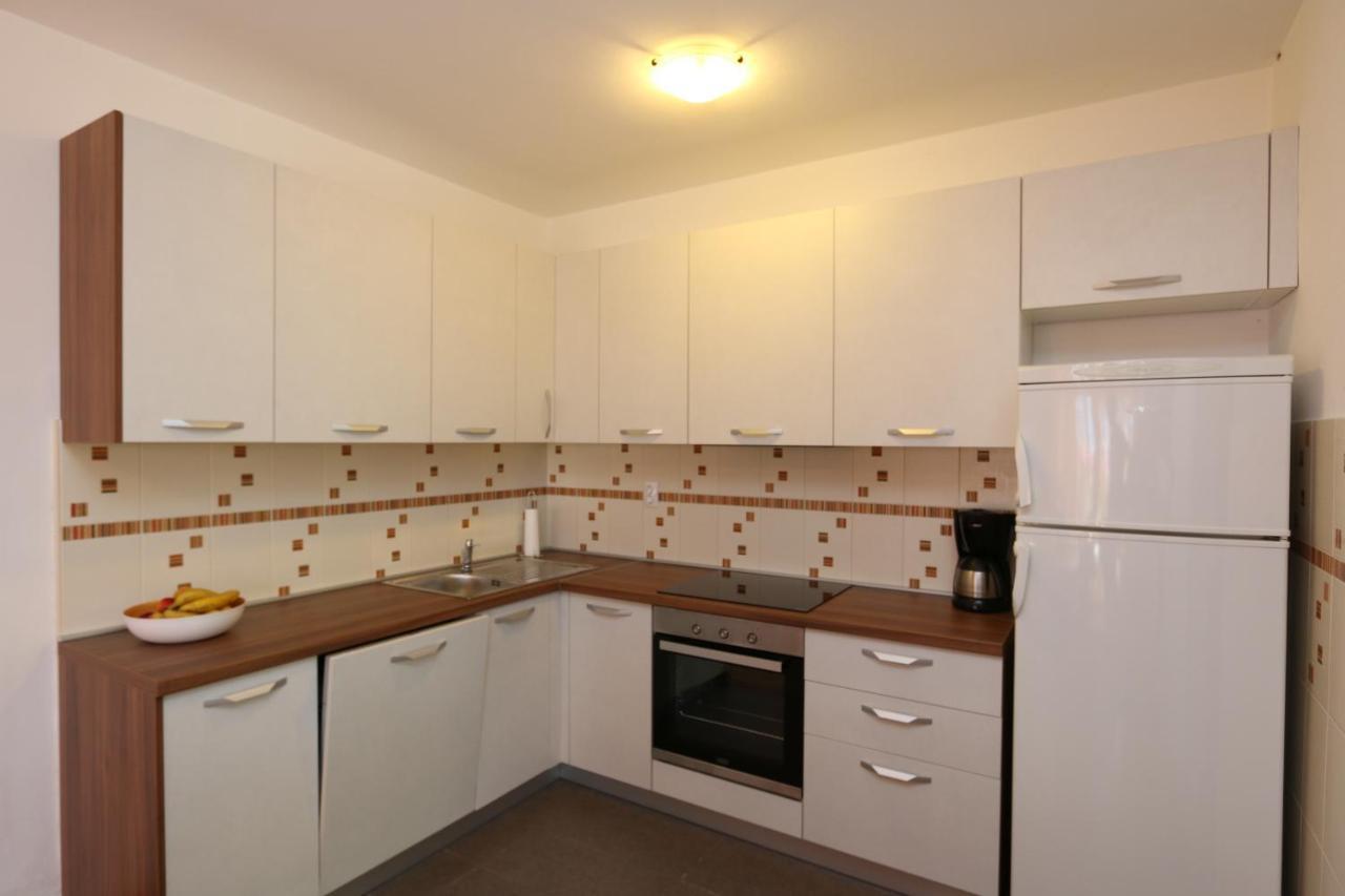 Apartments Grskovic G. Jesenovica Šilo Buitenkant foto
