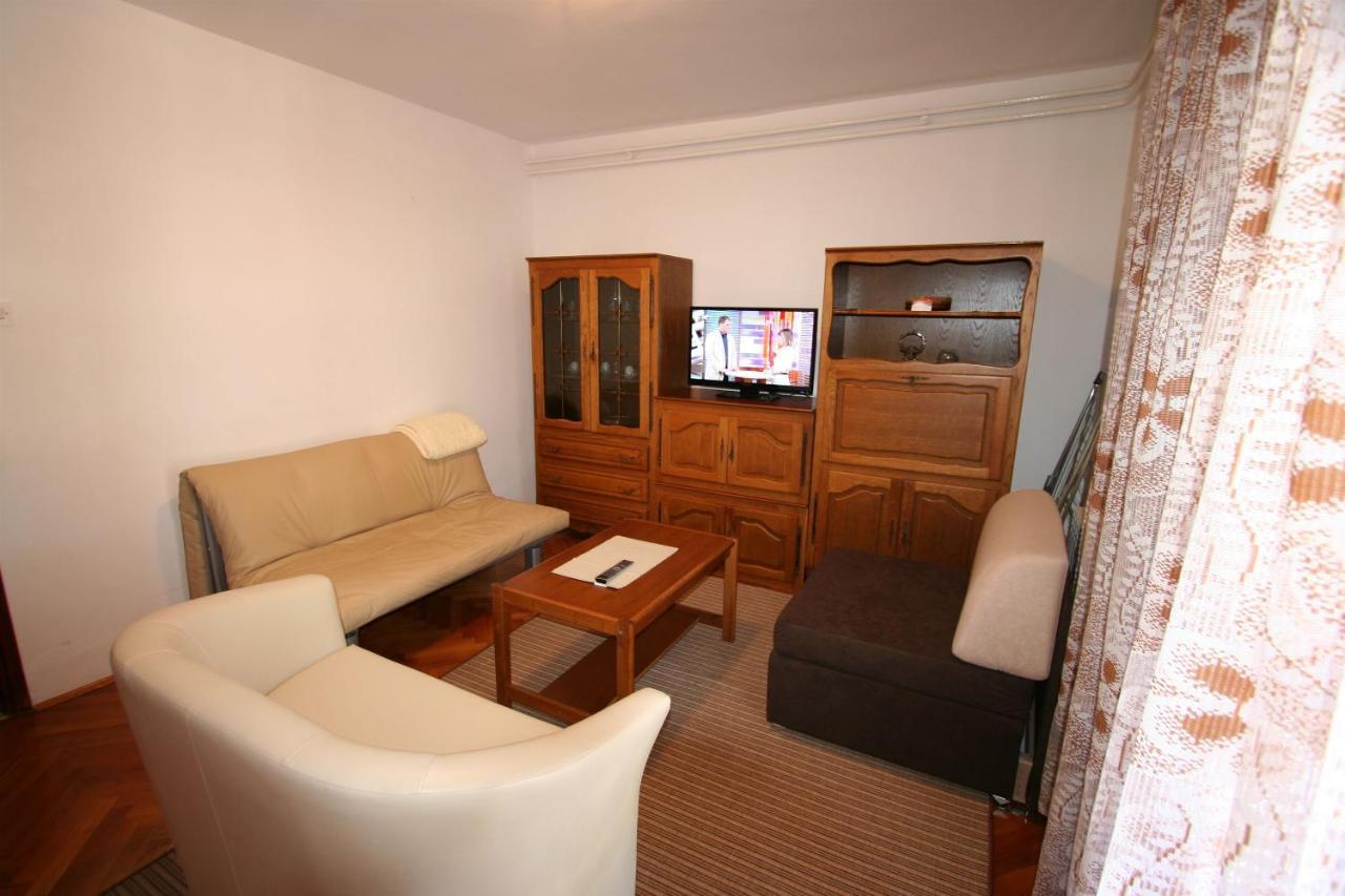 Apartments Grskovic G. Jesenovica Šilo Buitenkant foto